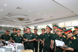 Đoàn công tác kiểm tra công tác chuẩn bị hậu cần tại Trung tâm Huấn luyện quân sự quốc gia 4. (Ảnh TTXVN phát)