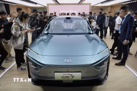 Mẫu xe điện bZ7 của Toyota được giới thiệu tại Triển lãm ô tô Thượng Hải ngày 23/4/2025. Ảnh: Kyodo/TTXVN