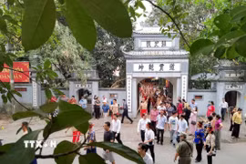 Đặc trưng của ngôi đền là xây dựng quay về hướng Bắc, trong hậu cung có thờ Đức Thánh Huyền Thiên Trấn Vũ. (Ảnh: Thanh Tùng/TTXVN) 
