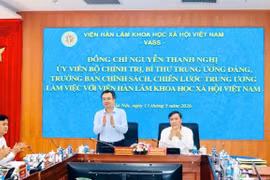 Ủy viên Bộ Chính trị, Bí thư Trung ương Đảng, Trưởng ban Chính sách, Chiến lược Trung ương Nguyễn Thanh Nghị phát biểu tại buổi làm việc. (Thanh Hương/TTXVN)