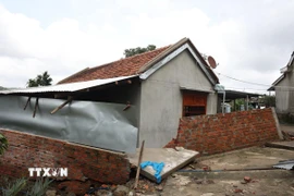 Một ngôi nhà của người dân bị hư hại trong đợt mưa lũ ở Đắk Lắk. (Ảnh: Tuấn Anh/TTXVN)