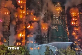Ít nhất 128 người đã thiệt mạng và 76 người bị thương trong vụ hỏa hoạn nghiêm trọng tại khu tổ hợp Wang Fuk Court ở quận Tai Po, Hong Kong (Trung Quốc) ngày 26/11/2025. Theo kết quả điều tra sơ bộ, nhà chức trách đã xác định việc sử dụng vật liệu dễ cháy nổ là nguyên nhân chính khiến ngọn lửa lan nhanh và gây thiệt hại lớn. (Ảnh: THX/TTXVN)