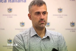 Ông Chinappi trả lời phỏng vấn phóng viên TTXVN tại Rome. (Ảnh: Hải Đăng/TTXVN)