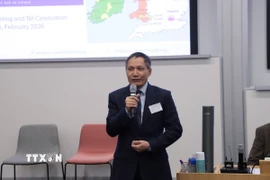 Đại sứ Việt Nam tại Anh Đỗ Minh Hùng phát biểu tại hội thảo AI do VIS tổ chức. (Ảnh: Phong Hà/TTXVN)