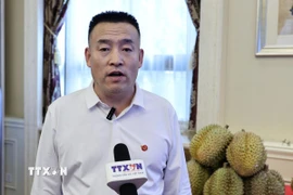 Ông Lý Hạ Bằng, Giám đốc Bộ phận lựa chọn sản phẩm chuỗi cung ứng của Công ty Trách nhiệm hữu hạn Dịch vụ ăn uống Kinghey Hà Bắc, Trung Quốc. Ảnh: Quang Hưng/TTXVN)
