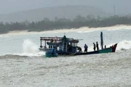 Quảng Trị: Cứu nạn thành công 7 thuyền viên bị nạn trên biển