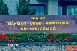 Trụ sở Đảng uỷ, Ủy ban Nhân dân Đặc khu Cồn Cỏ. (Ảnh: Thanh Thủy/TTXVN)