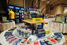 Sản phẩm văn phòng phẩm ở Việt Nam. (Ảnh: TTXVN)