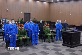 Các bị cáo tại phiên toà xét xử. (Ảnh: Phạm Kiên/TTXVN)
