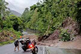 Sạt lở đất do bão Bualoi tại tỉnh Leyte, Philippines ngày 26/9/2025. (Ảnh: THX/TTXVN)