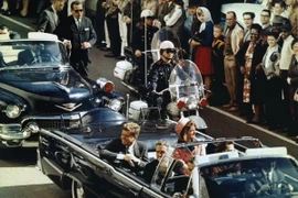 Tổng thống John F. Kennedy trước thời điểm bị bắn (Ảnh tư liệu)