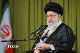 Lãnh tụ tối cao Iran, Đại giáo chủ Ali Khamenei phát biểu tại Tehran. (Ảnh: IRNA/TTXVN)