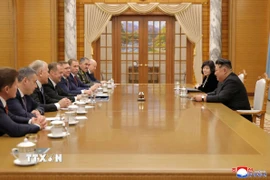 Tại cuộc hội đàm, hai bên đã thảo luận về các kế hoạch dài hạn nhằm tăng cường hơn nữa các cuộc tiếp xúc và hợp tác giữa đảng Lao động Triều Tiên và đảng Nước Nga Thống nhất, cũng như trao đổi quan điểm về tình hình quốc tế và khu vực mà cả hai cùng quan tâm. (Ảnh: KCNA/TTXVN)