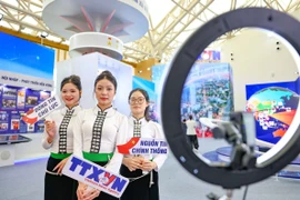 Khu vực trưng bày của Thông tấn xã Việt Nam tại Triển lãm thành tựu đất nước giới thiệu nhiều phương thức truyền thông hiện đại. (Ảnh minh họa: TTXVN)