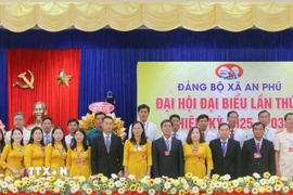 Ban Chấp hành Đảng bộ xã An Phú, tỉnh An Giang nhiệm kỳ 2025-2030 ra mắt Đại hội. (Ảnh: Công Mạo/TTXVN) 
