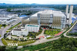 Toàn cảnh Nhà máy điện rác Sóc Sơn (nằm trong Khu liên hợp xử lý chất thải Nam Sơn đang bước vào giai đoạn 2 mở rộng quy mô, nâng tổng công suất phát điện lên 135MW. (Ảnh: Trung Nguyên/TTXVN)