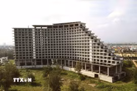 Dự án do Công ty cổ phần Du lịch Sài Gòn-Quảng Bình thuê đất thực hiện nhưng đến nay vẫn dang dở, nợ thuế hơn 41 tỷ đồng. (Ảnh: Nguyên Linh/TTXVN)