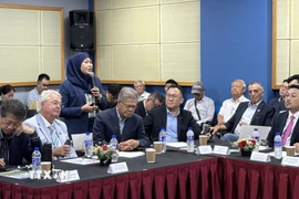 Lãnh đạo doanh nghiệp Malaysia trao đổi tại hội thảo. (Ảnh: Viên Luyến/TTXVN)