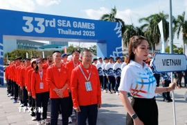 Đoàn thể thao Việt Nam tham dự lễ thượng cờ SEA Games 33. Ảnh: Minh Quyết - PV TTXVN tại Thái Lan