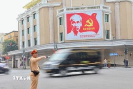 Đoàn Thanh niên Phòng Cảnh sát giao thông (Công an thành phố Hà Nội) chủ trì triển khai mô hình tuyến đường “Ba nhất” trên bốn trục giao thông trọng điểm trên địa bàn thành phố. (Ảnh: Hùng Mạnh/TTXVN)