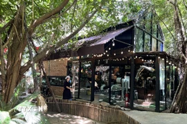 Một quán càphê có thiết bị rang xay để khách hàng tự trải nghiệm ở Thái Lan. (Ảnh: Đỗ Sinh/TTXVN)