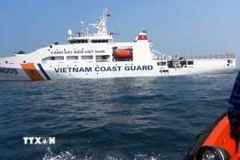 Tàu Cảnh sát biển 8005 đang trực tuần tra trên biển. (Ảnh: TTXVN phát)