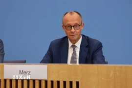 Thủ tướng Đức Friedrich Merz phát biểu tại cuộc họp báo mùa Hè ở Berlin ngày 18/7/2025. (Ảnh: THX/TTXVN)