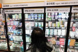 Thực phẩm được bày bán tại siêu thị ở Seoul, Hàn Quốc. (Ảnh: Yonhap/TTXVN)