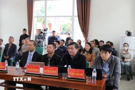 Đại diện các ngành chức năng đã cùng bà con ngư dân Sầm Sơn tọa đàm, trao đổi pháp luật về chống khai thác IUU. (Ảnh: Hoa Mai/TTXVN)