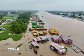 Làng bè ven sông Hậu. (Ảnh: Thanh Sang/TTXVN)