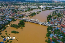 Khu vực trung tâm của tỉnh Thái Nguyên ngập sâu trong nước lũ. (Ảnh: Phạm Tuấn Anh/TTXVN)