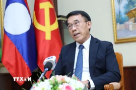 Ông Bounleua Phandanouvong, Trưởng Ban Đối ngoại Trung ương Đảng NDCM Lào, trả lời phỏng vấn. (Ảnh: Xuân Tú/TTXVN)