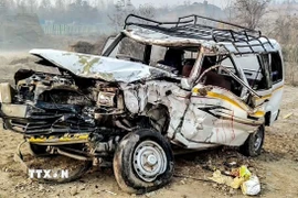 Hiện trường vụ tai nạn ở khu vực Kashmir phần bên phía Ấn Độ kiểm soát ngày 16/11/2025. (Ảnh: ANI/TTXVN)