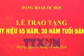 Chủ tịch Quốc hội Trần Thanh Mẫn chủ trì Lễ trao tặng Huy hiệu Đảng