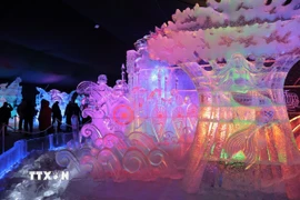 Nga: Huyền ảo Lễ hội điêu khắc băng tại St. Petersburg