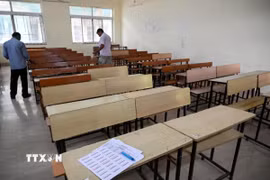 Công tác kiểm tra tại một điểm thi ở Patna, Ấn Độ, ngày 20/6/2026. (Ảnh: ANI/TTXVN)
