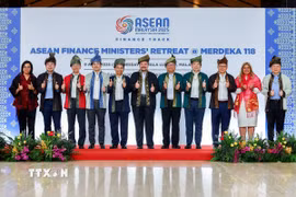 Hội nghị Bộ trưởng Tài chính và Thống đốc Ngân hàng Trung ương ASEAN lần thứ 12 tại Malaysia, đoàn đại biểu Bộ Tài chính Việt Nam do Bộ trưởng Nguyễn Văn Thắng dẫn đầu và đoàn đại biểu Ngân hàng Nhà nước do Phó Thống đốc Nguyễn Đức Cảnh dẫn đầu đã có nhiều đóng góp tại hội nghị. (Ảnh: Hằng Linh/TTXVN )