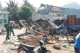 Một căn nhà của người dân xã Ba Chúc, tỉnh An Giang bị thiệt hại nặng do lốc xoáy. (Ảnh: TTXVN phát)