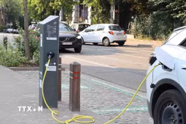 Một trạm sạc xe ôtô điện tại đường Wolvendael, quận Uccle, Brussels (Bỉ). (Ảnh: Hương Giang/TTXVN) 