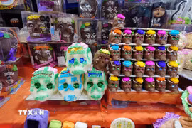 Những đầu lâu bọc đường trong "Ngày của Người chết." tại Mexico (Ảnh: Phi Hùng/TTXVN)