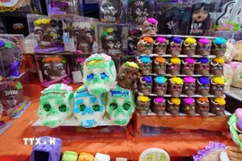 Những đầu lâu bọc đường trong "Ngày của Người chết." tại Mexico (Ảnh: Phi Hùng/TTXVN)