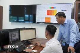 Công tác kiểm tra việc cập nhật dữ liệu tại địa phương. (Ảnh: Thu Hiền/TTXVN)