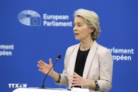 Chủ tịch Ủy ban châu Âu Ursula von der Leyen phát biểu trong cuộc họp báo tại Strasbourg, Pháp. (Nguồn: THX/TTXVN)