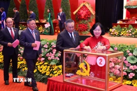 Đại biểu bỏ phiếu bầu Ban Chấp hành Đảng bộ Thành phố Hà Nội khóa XVIII, nhiệm kỳ 2025-2030. (Ảnh: Văn Điệp/TTXVN) 