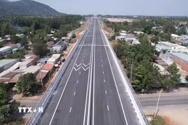 Một đoạn trên cao tốc Biên Hòa-Vũng Tàu. (Ảnh: Công Phong/TTXVN)