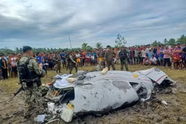 Hiện trường vụ tai nạn máy bay quân sự Mỹ ở tỉnh Maguindanao del Sur, Philippines, ngày 6/2/2025. (Ảnh: THX/TTXVN)