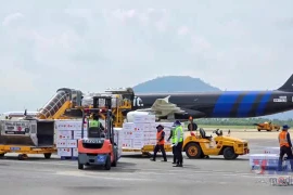 Thêm chuyến bay viện trợ khẩn cấp cho người dân vùng lũ