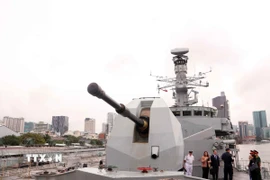 Tàu Hải quân Hoàng gia Anh thăm hữu nghị Thành phố Hồ Chí Minh