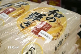 Gạo được bày bán tại một siêu thị ở Sendai, Nhật Bản. (Ảnh: Kyodo/TTXVN)