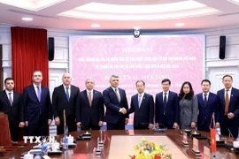 Các đại biểu chụp ảnh chung. (Ảnh: Tuấn Anh/TTXVN)